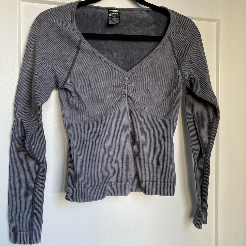 VICTORIA SECRET (PINK) PURPLE FITTED TOP